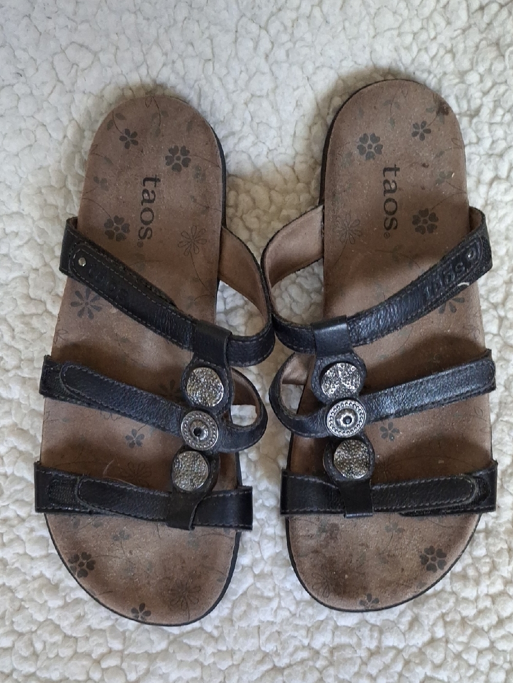Taos Footwear Black Leather Strap Sandals with Decorative Buttons